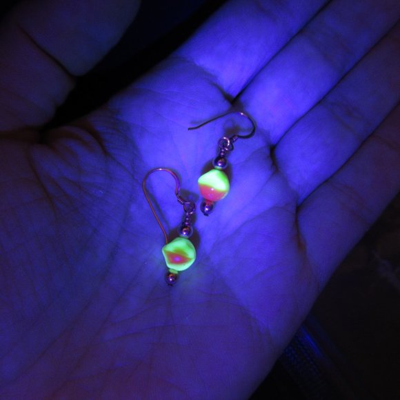 Uranium glass bead earrings - Picture 16 of 16